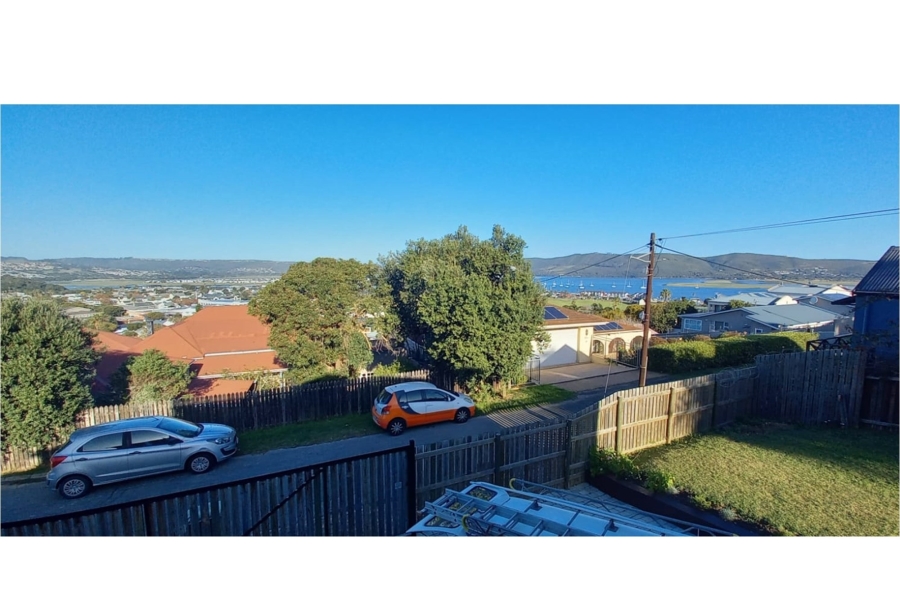To Let 4 Bedroom Property for Rent in Westhill Western Cape